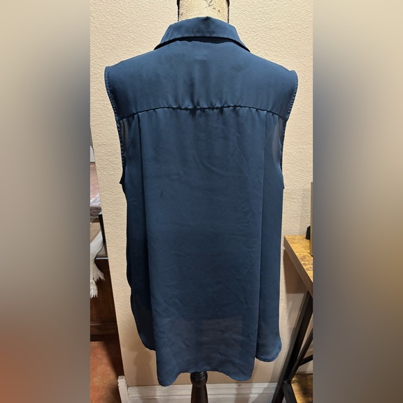Women's Sleeveless Button-Up Top - Blue - Picture 3 of 5